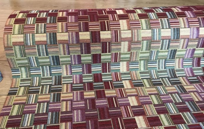 Alfombra Multicolor por metros con Base Vinílica y Superficie Textil - Detalle de la Pieza - Conchi Berguño