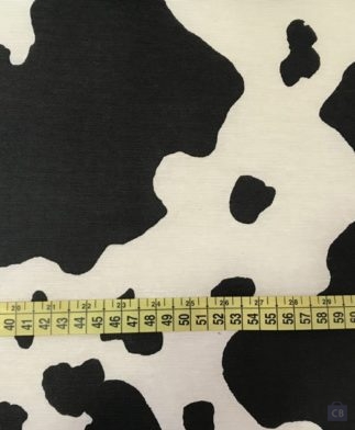 Tela de Mantel Resinado Loneta Estampado Manchas de Vaca - Detalle de la cinta métrica como referencia - Conchi Berguño