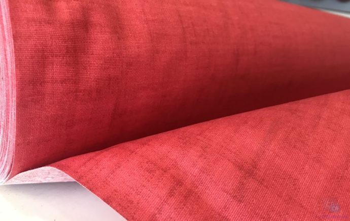 Tela de Mantel Resinado Rojo Jaspeado - Detalle del color de la Pieza - Conchi Berguño