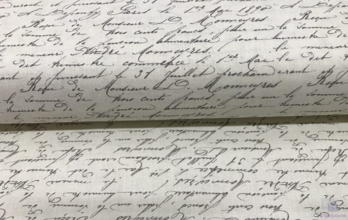 Tela de Patchwork La Concorde 7 Texto en Carta en Fondo Beige - Detalle de la Pieza - Conchi Berguño