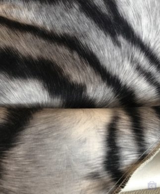 Tela Imitando Piel Tigre Siberiano Sin Pelo, Ancho 138cm. Detalle reves-Conchi Berguño.
