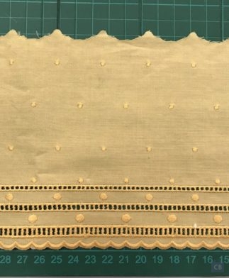 Tira Bordada en Amarillo de 13 cm de ancho - Detalle del Ancho - Conchi Berguño