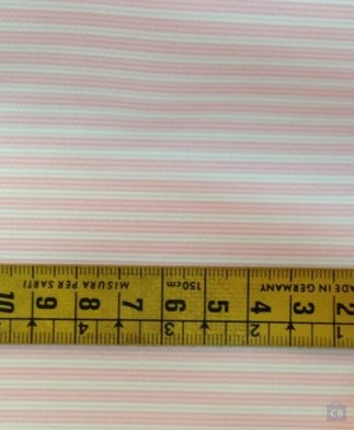 Tela Piqué de Canutillo de Rayas Rosas y Blancas con cinta métrica como referencia - Conchi Berguño