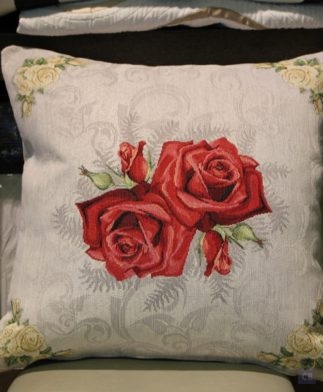 Cojín con rosas rojas sobre fondo gris rameado. 45 cm - Conchi Berguño