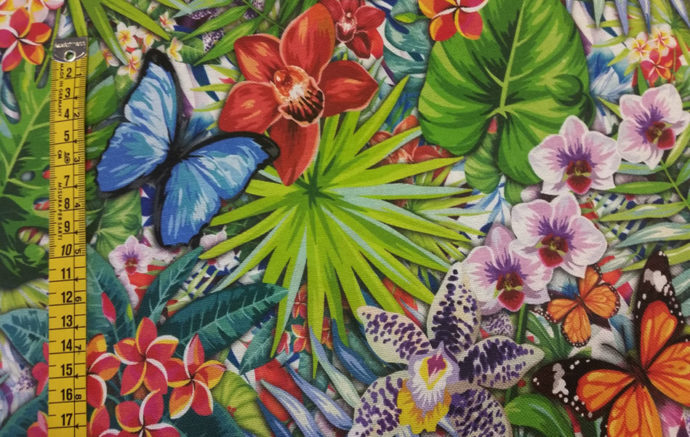 Tela Half-Panamá Diseño Floral Exótico Multicolor Con Mariposas, 100% Algodón.Cinta-2. Ancho de 2.80 metros-Conchi Berguño.