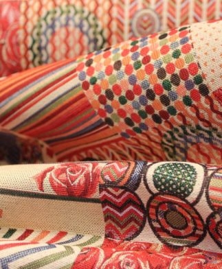 Tela gobelín rústico multicolor con diseño estilo patchwork con detalle tela plegada-Conchi Berguño