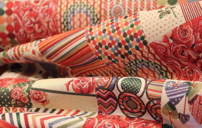 Tela gobelín rústico multicolor con diseño estilo patchwork con detalle tela plegada-Conchi Berguño