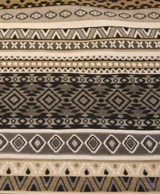 Tela Cretona con dibujo Kilim en negro,gris,blanco y ocre. Ancho tela :2.80 metros.Detalle rayas-Conchi Berguño.